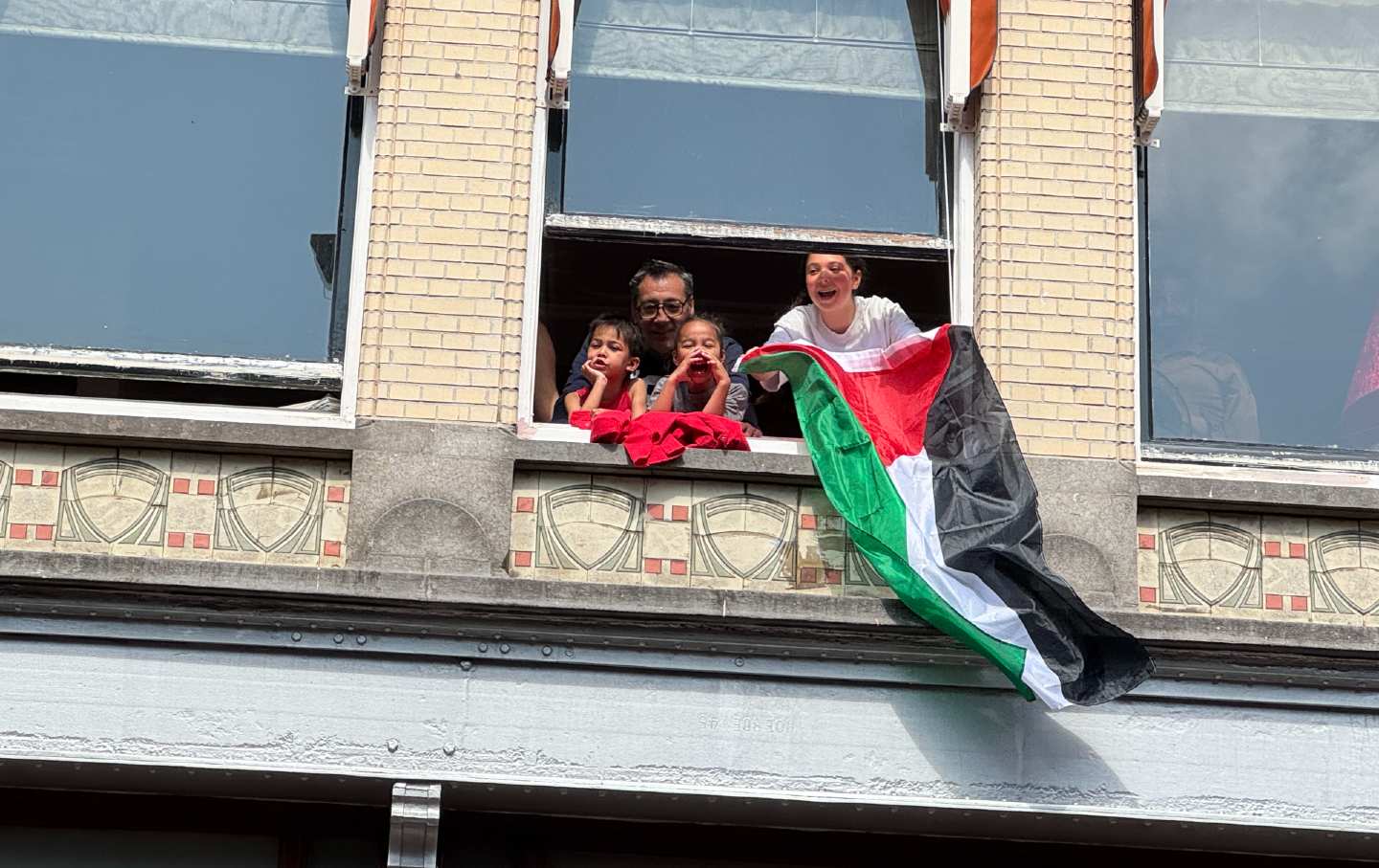 At least we are many: Tens of thousands of demonstrators gathered in The Hague to protest Israel’s war on Palestinians.
